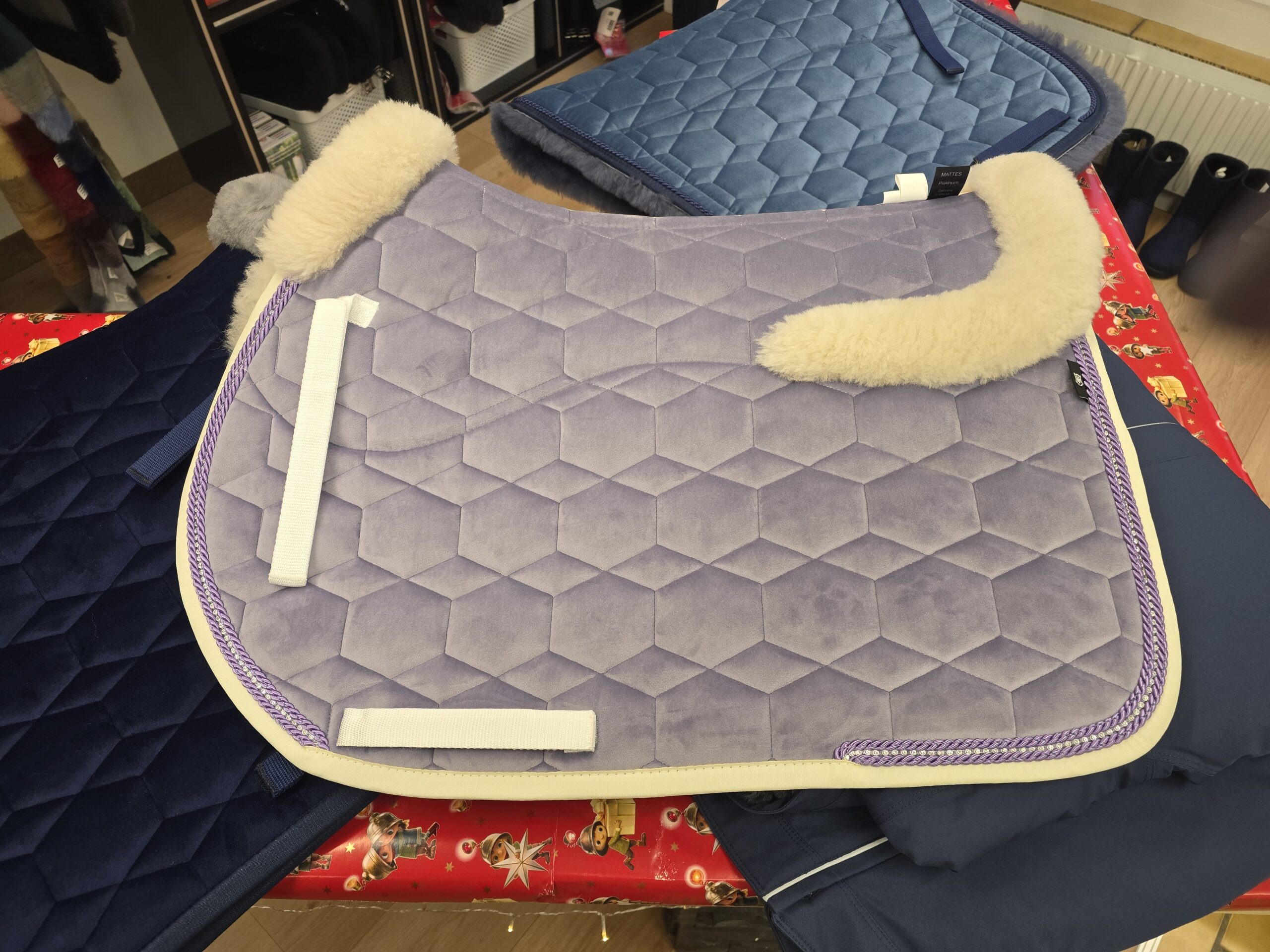 Mattes Springschabracke Flieder - Einzelstück